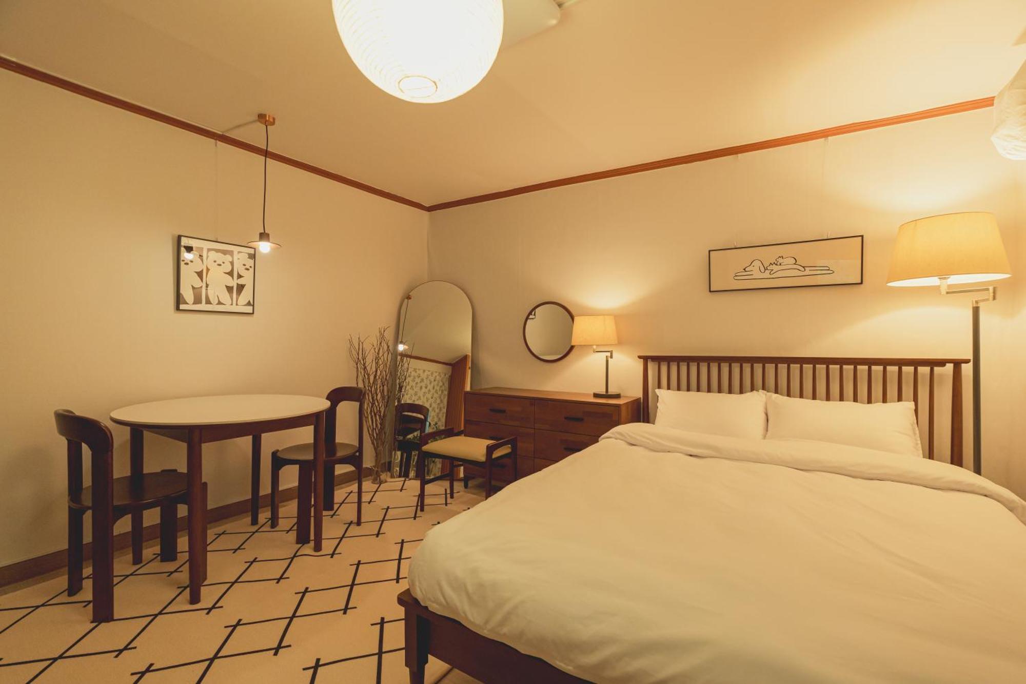 Sinsa Station Apartment