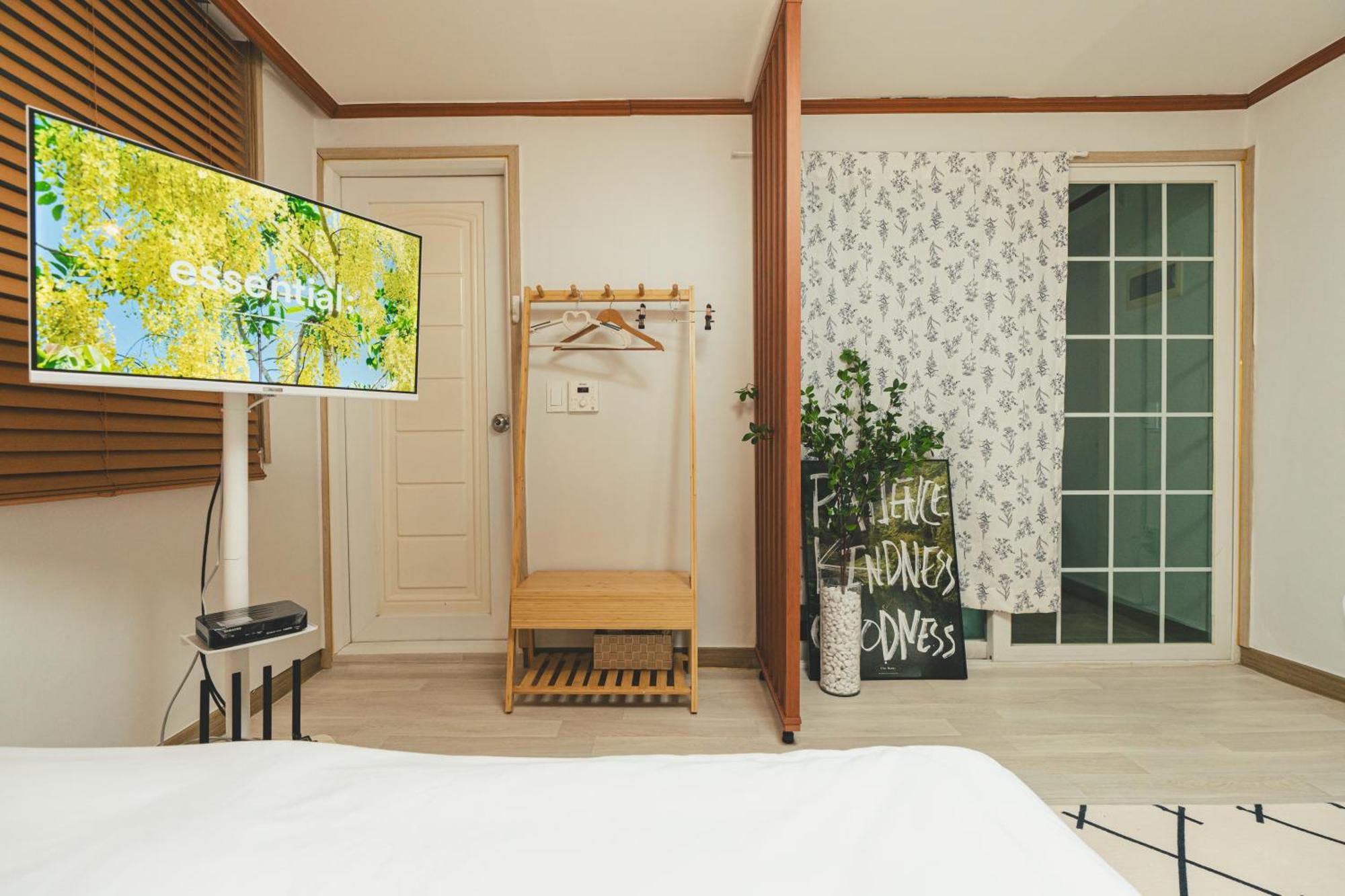 Apartment Sinsa Station *