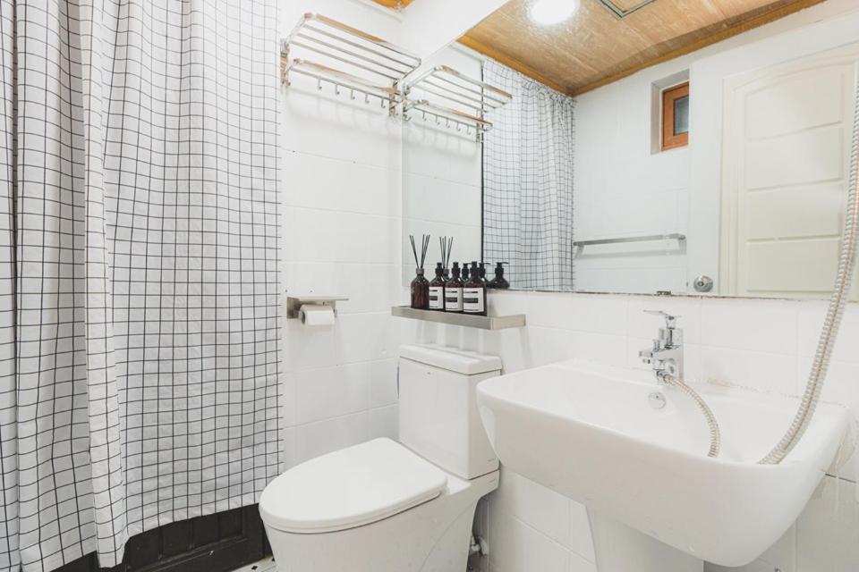 Sinsa Station Apartment Seoul